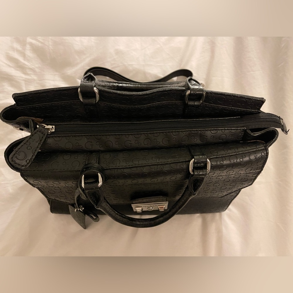 Guess purse - Picture 4 of 13